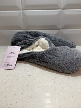 Auden Faux Fur Slippers in gray Medium/Large (8-10) NWT NEW
